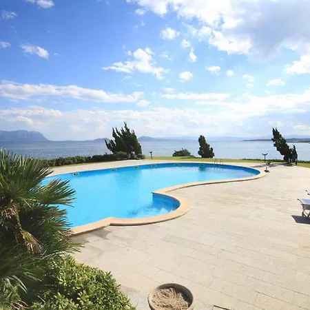 Swimming Pool & Access Daire Golfo Aranci